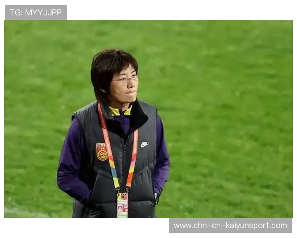 加拉塔萨雷女足杨莉娜首训冲刺拉满，边路传中精准到位